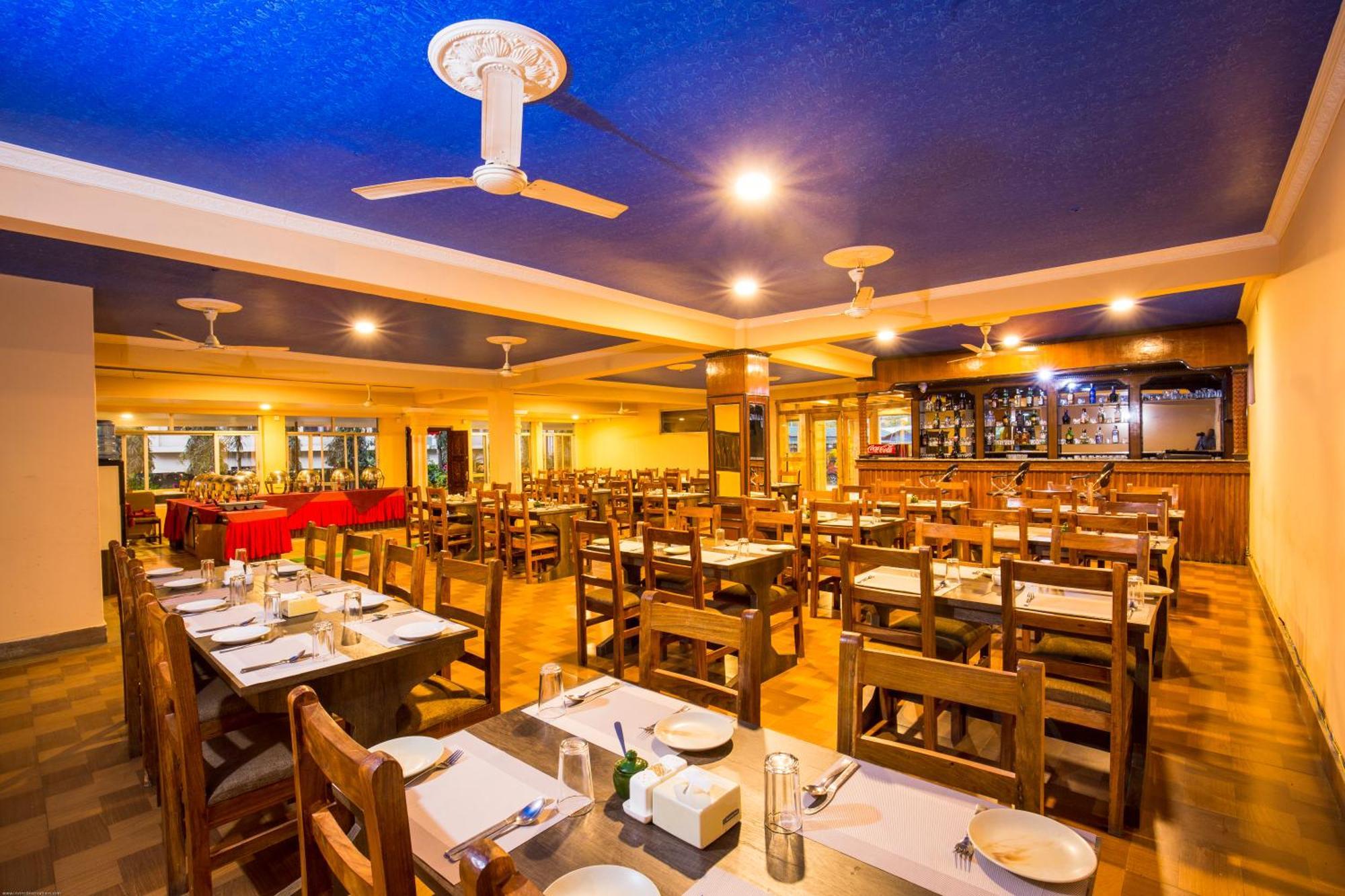 Hotel Royal Safari Sauraha Εξωτερικό φωτογραφία