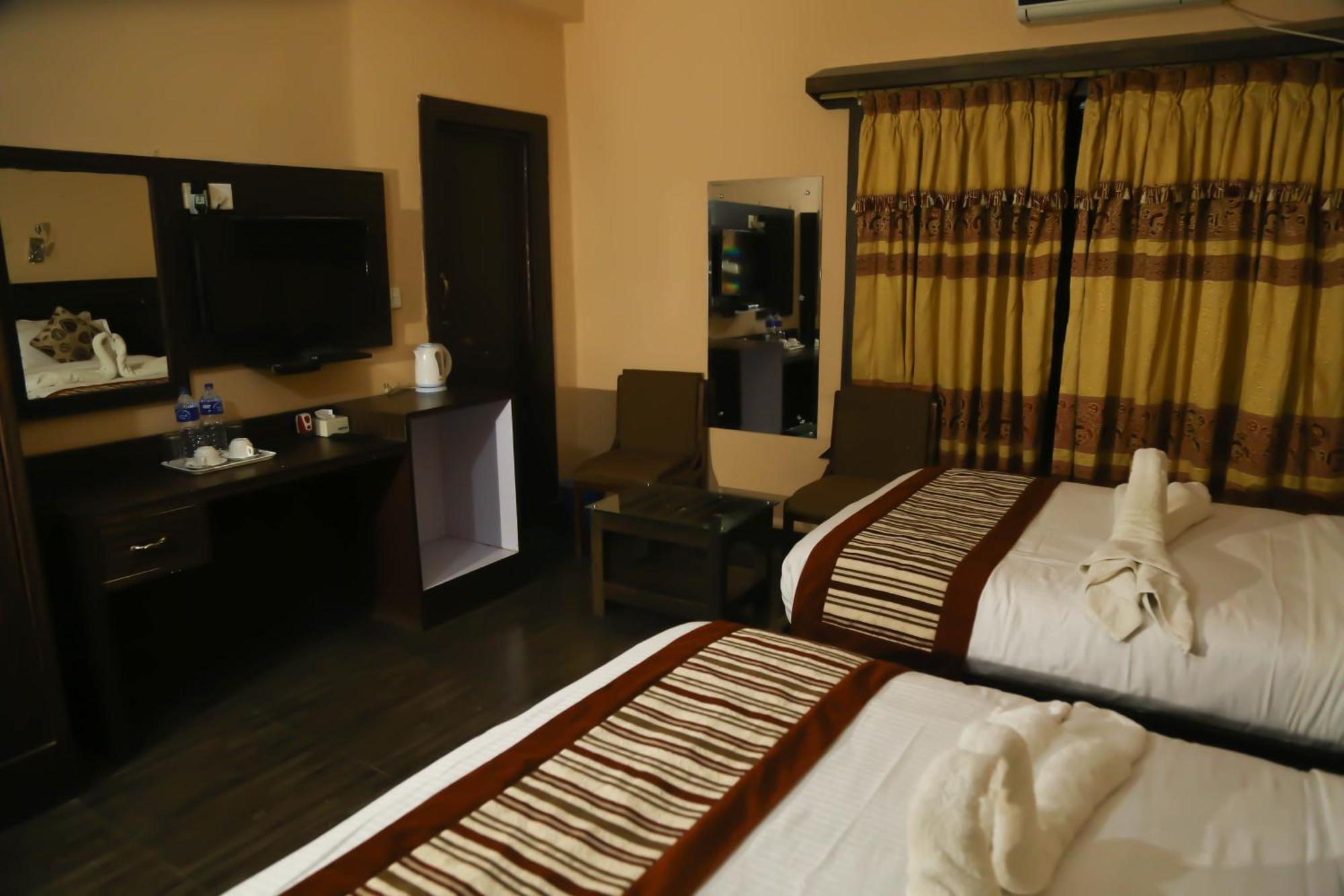 Hotel Royal Safari Sauraha Εξωτερικό φωτογραφία