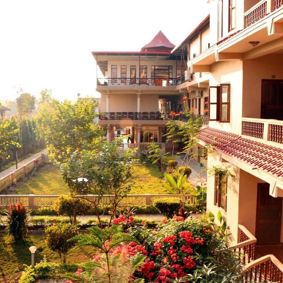 Hotel Royal Safari Sauraha Εξωτερικό φωτογραφία
