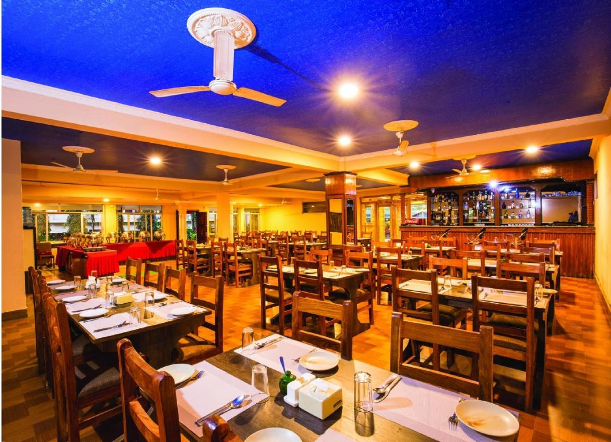 Hotel Royal Safari Sauraha Εξωτερικό φωτογραφία