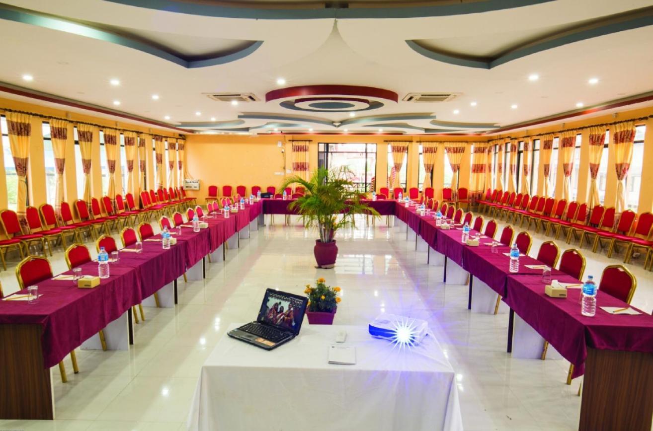 Hotel Royal Safari Sauraha Εξωτερικό φωτογραφία