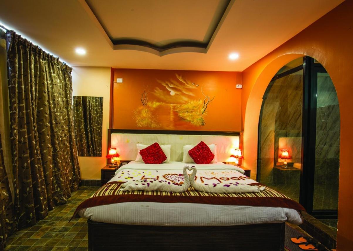 Hotel Royal Safari Sauraha Εξωτερικό φωτογραφία