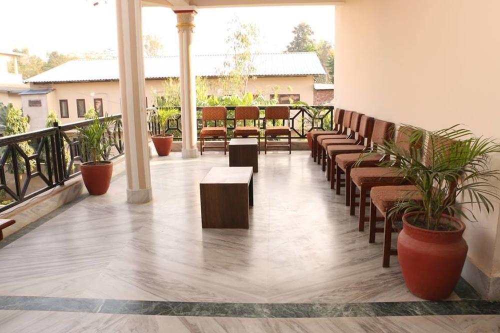 Hotel Royal Safari Sauraha Εξωτερικό φωτογραφία