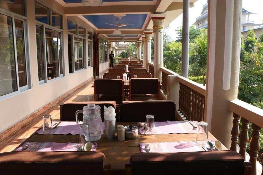Hotel Royal Safari Sauraha Εξωτερικό φωτογραφία