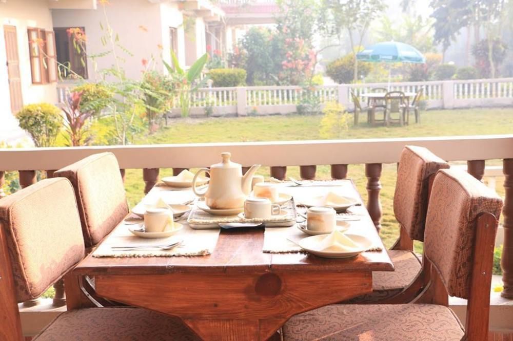 Hotel Royal Safari Sauraha Εξωτερικό φωτογραφία
