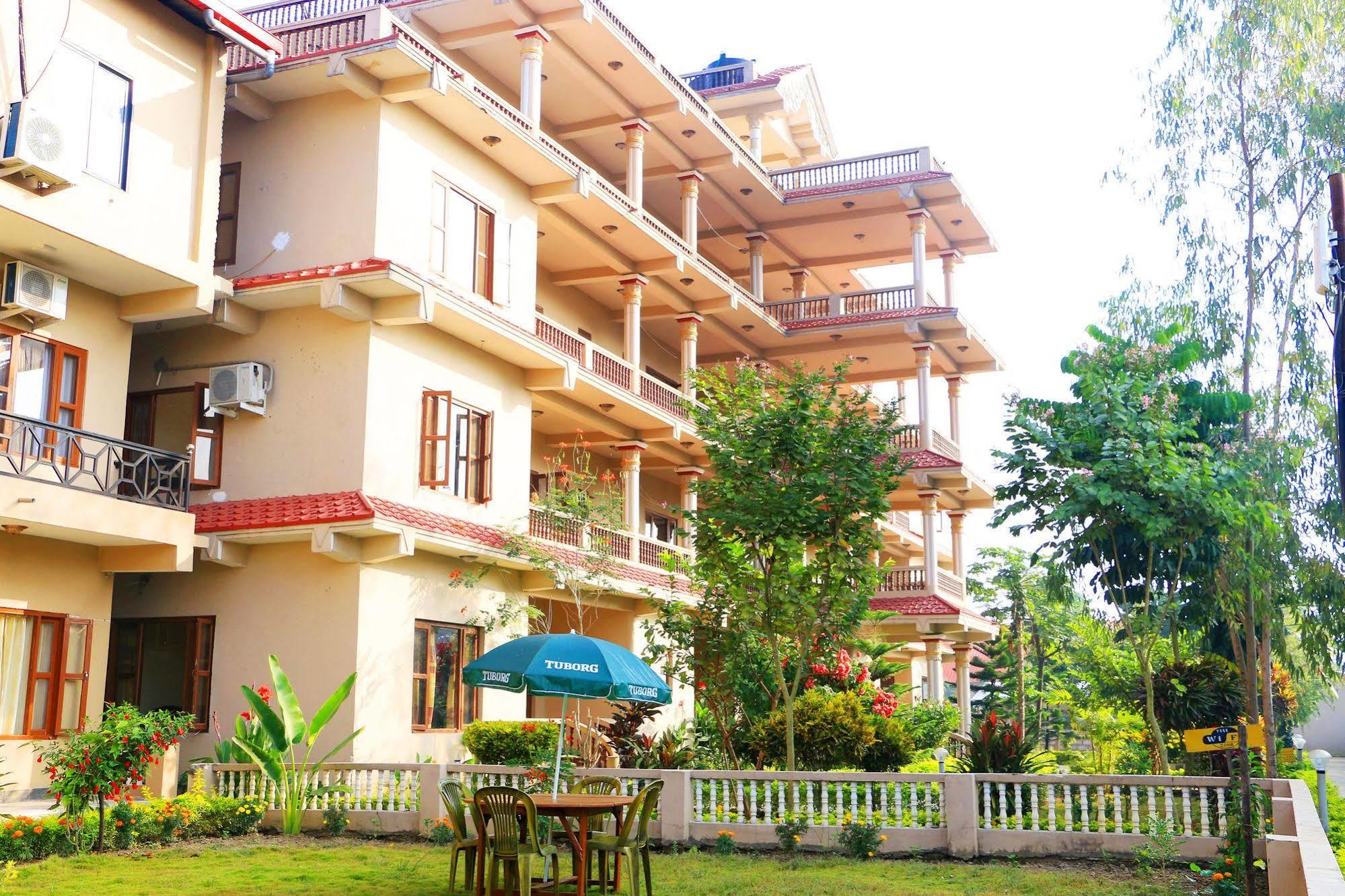 Hotel Royal Safari Sauraha Εξωτερικό φωτογραφία