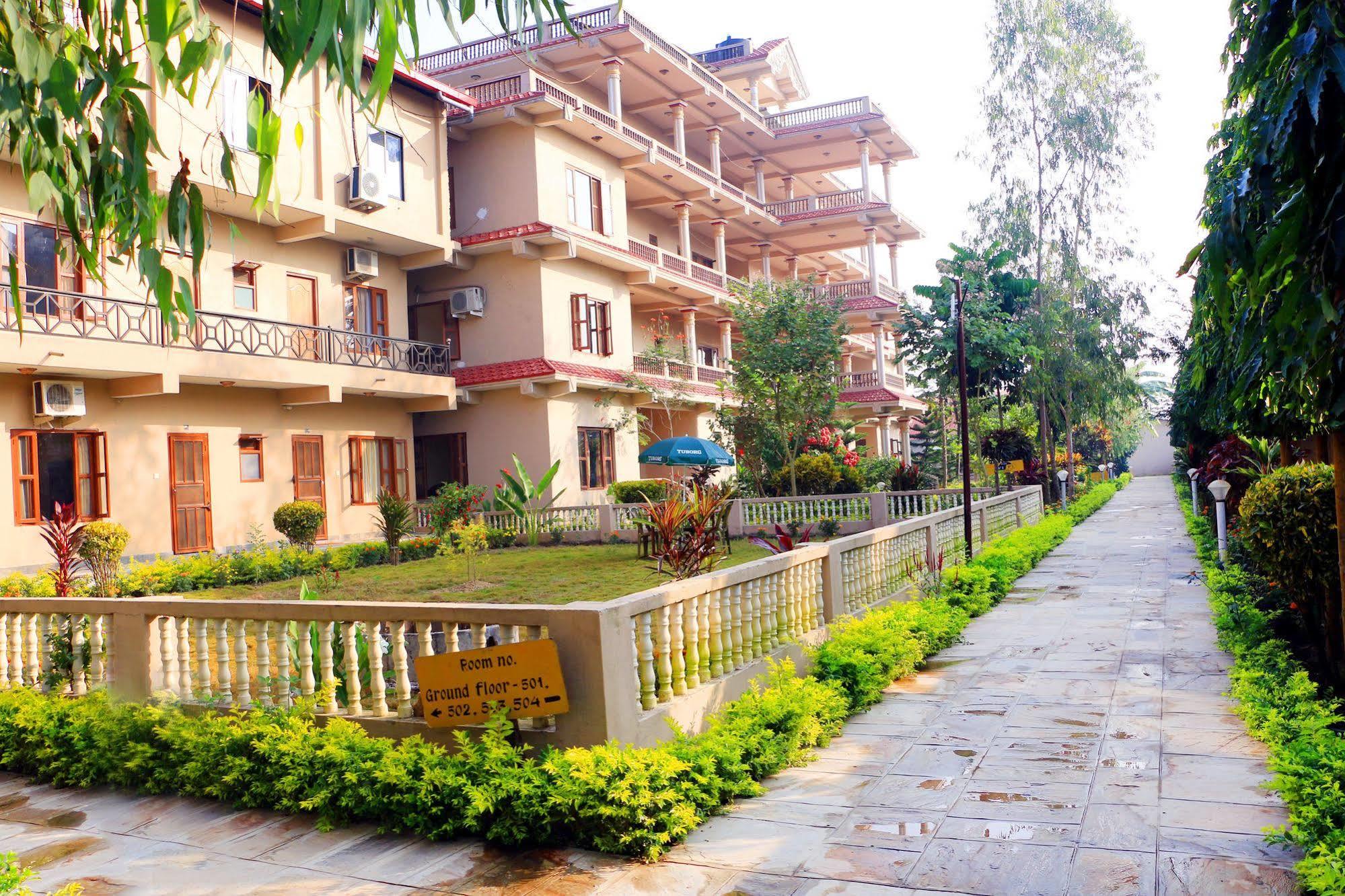 Hotel Royal Safari Sauraha Εξωτερικό φωτογραφία