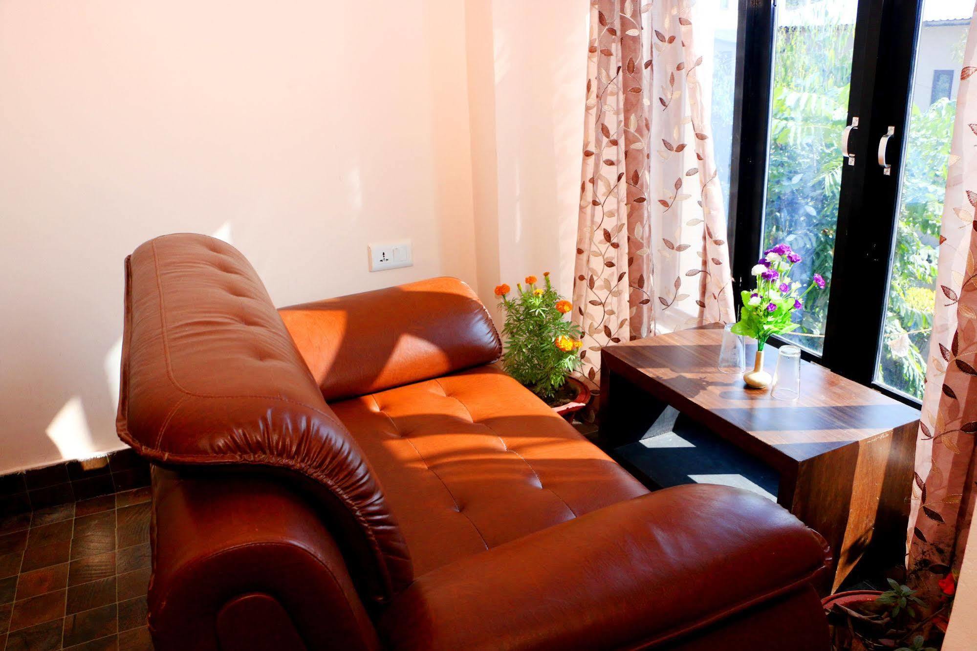 Hotel Royal Safari Sauraha Εξωτερικό φωτογραφία